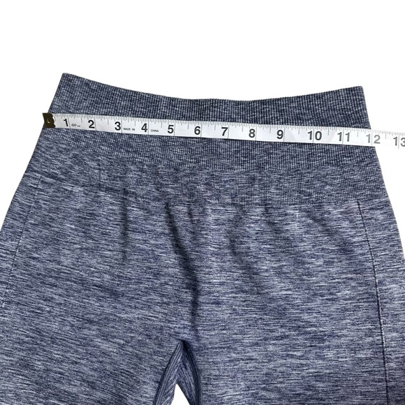 Lululemon Balance & Resist 7/8 Tight. Size 8 - Picture 6 of 8